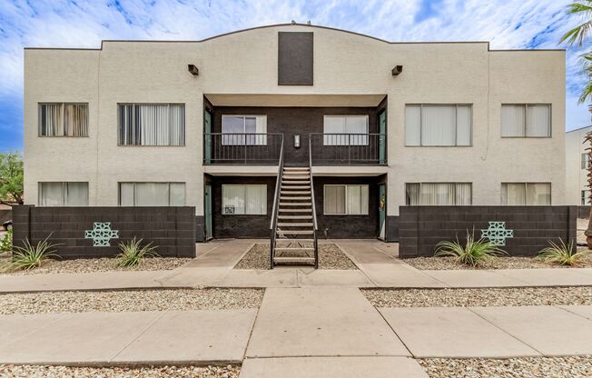 2 beds, 1 bath, 700 sqft, $1,150, Unit 221