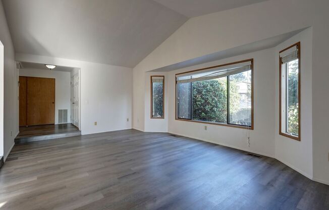 Spacious 3 Bed 2.2 Bath Home in Fantastic Federal Way Location!