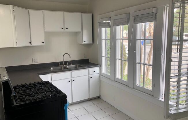 2 beds, 1 bath, 800 sqft, $3,195, Unit 937