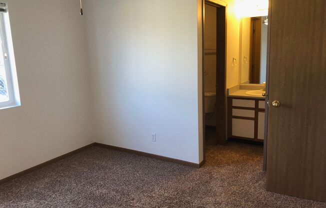 2 beds, 2 baths, 850 sqft, $875