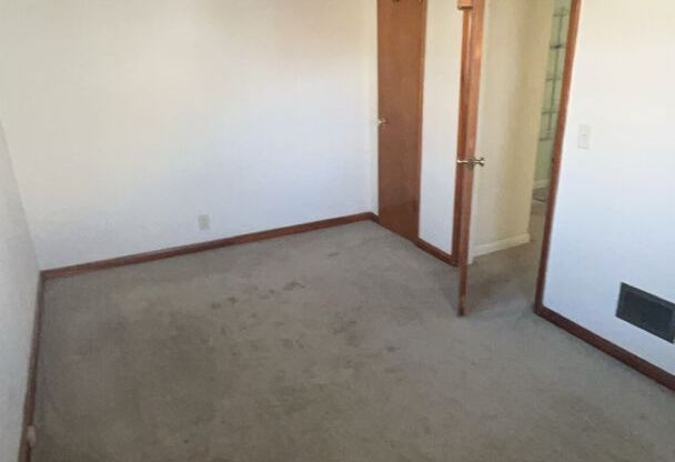 2 beds, 1 bath, $1,095