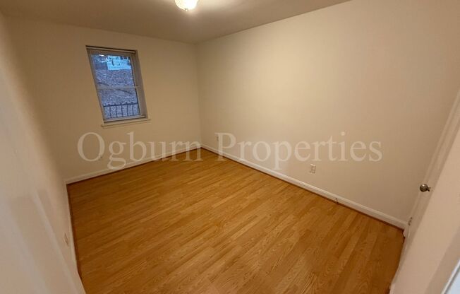 2 beds, 1 bath, $895, Unit 845-B