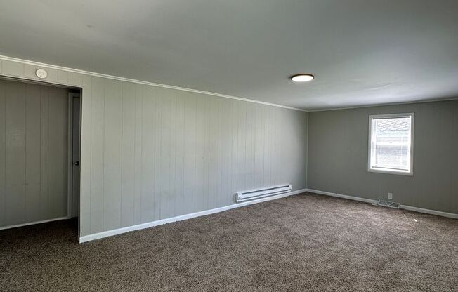 Backyard Nights & Front Porch Mornings — Cozy 3BR Brick Ranch in Fairlawn