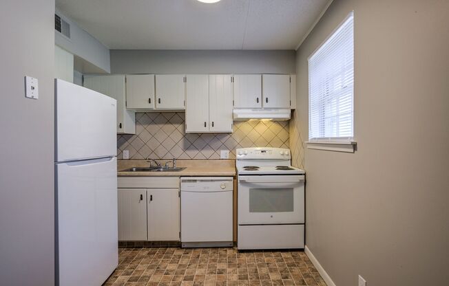 2 beds, 1 bath, 800 sqft, $995, Unit 8