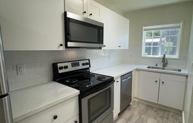 2 bedroom/1 Bath Upper Unit