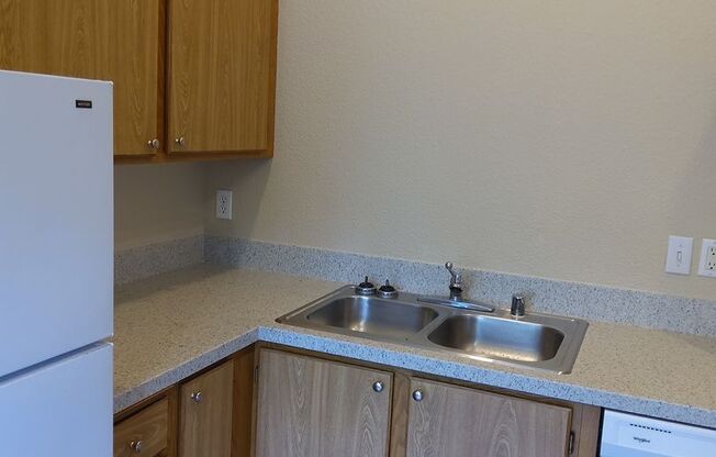 2 beds, 1 bath, 750 sqft, $1,375, Unit Bluff-6