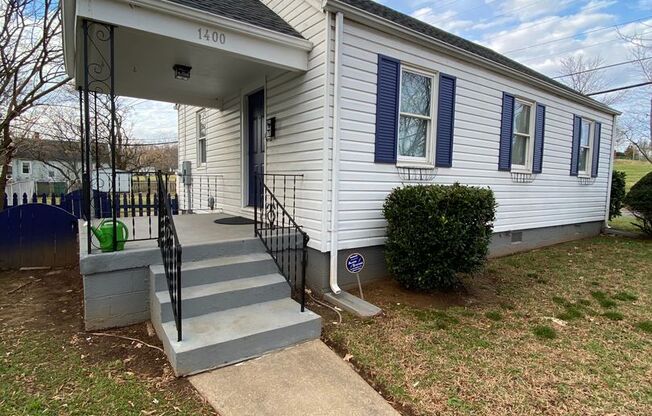 Charming 2 Bedroom, 1 Bathroom Home in Maymont Terrace Available July 18th!!