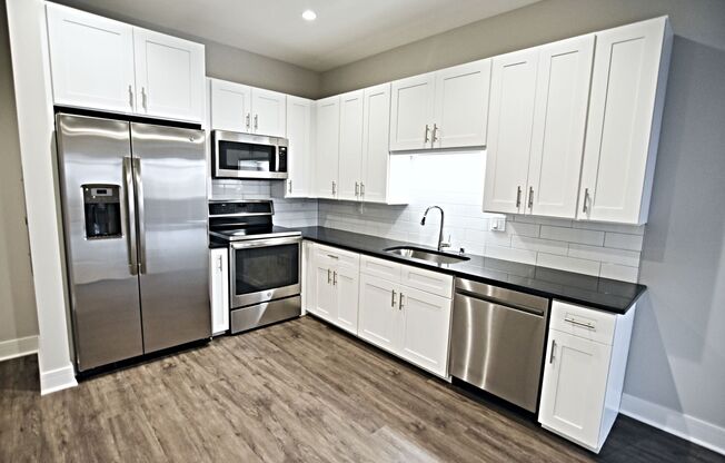 2 beds, 2 baths, 975 sqft, $4,450, Unit 3833-310