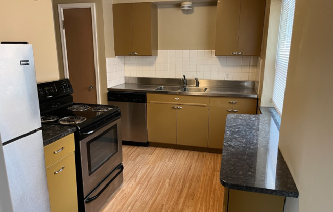 1 bed, 1 bath, 825 sqft, $895