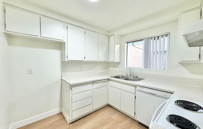 2 beds, 1 bath, 900 sqft, $2,450, Unit 71