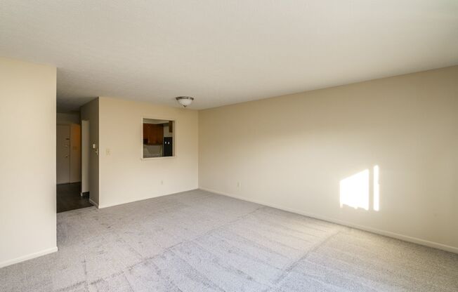 2 beds, 1.5 baths, $1,350, Unit 773 E Thurber Dr Apt. C