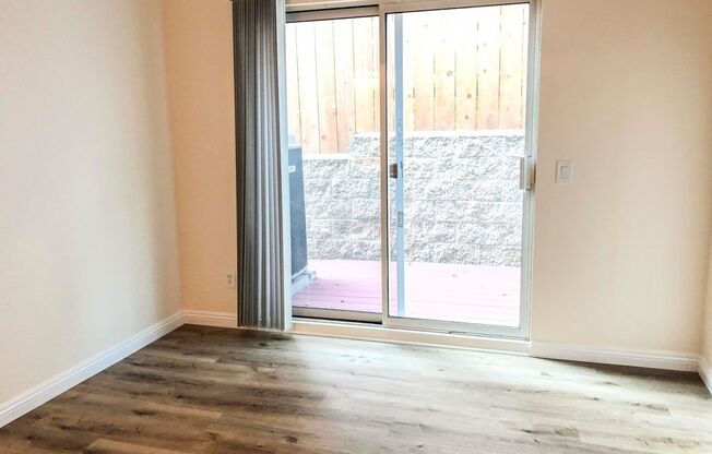 2bd/2bth Condo with Private Patio, In-Unit Laundry, Garage and Beautiful Bay and City Views!
