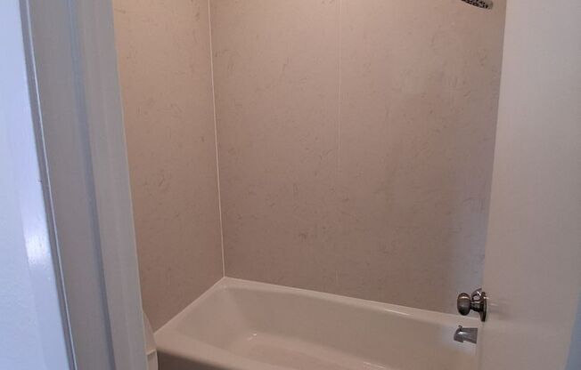 2 beds, 2 baths, 836 sqft, $2,400, Unit 262