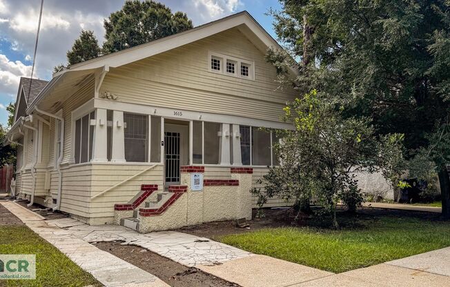 University Area 4bd/2ba With Private Backyard!