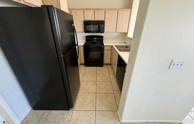 CUTE CONDO UNIT 2 BEDROOM / 2  FULL BATHROOMS LOCATED IN A GATED COMMUNITY