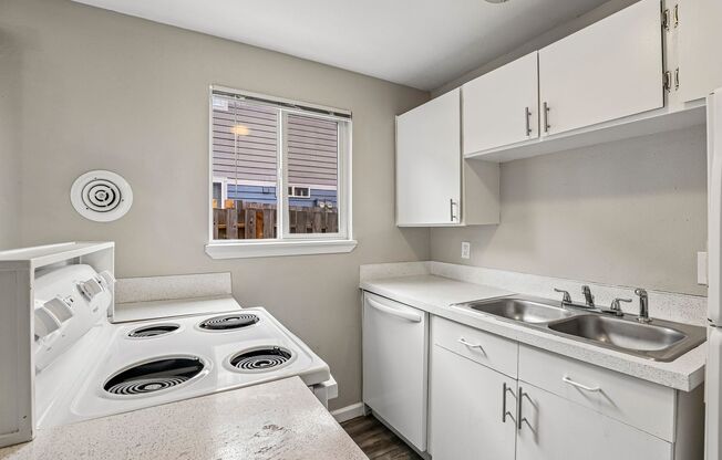 2 beds, 1 bath, 800 sqft, $1,295, Unit 431-01-17