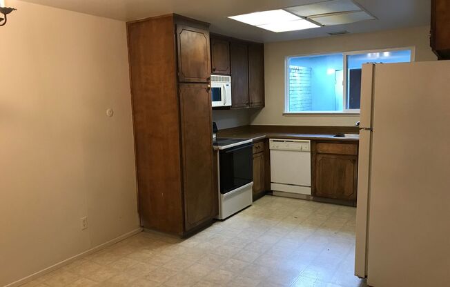 3 beds, 2 baths, $2,425, Unit 1824