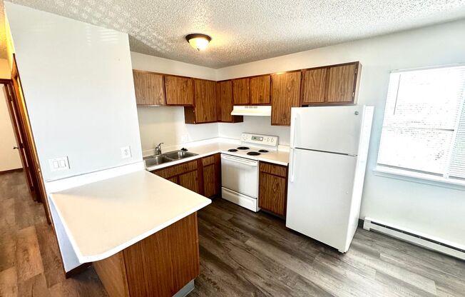 2 beds, 1 bath, 564 sqft, $900, Unit Unit M
