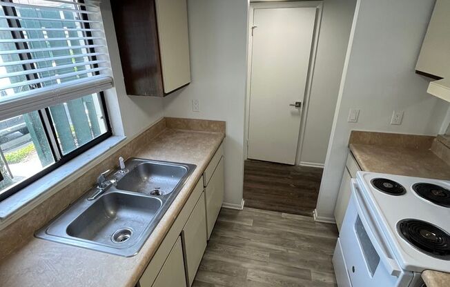 2 beds, 1.5 baths, 1,050 sqft, $1,275, Unit #13