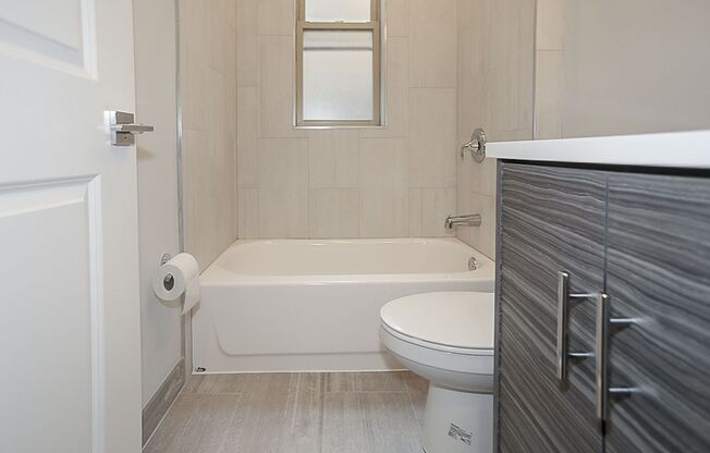 2 beds, 1 bath, 755 sqft, $2,895, Unit 3919-3E