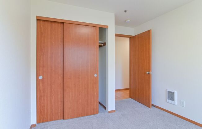 3 beds, 2 baths, $2,400, Unit 209