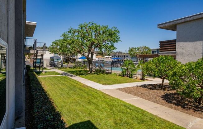 3 beds, 2 baths, 1,200 sqft, $2,900, Unit 633-35