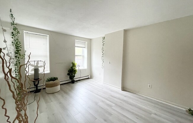 2 beds, 1 bath, $3,800, Unit 2