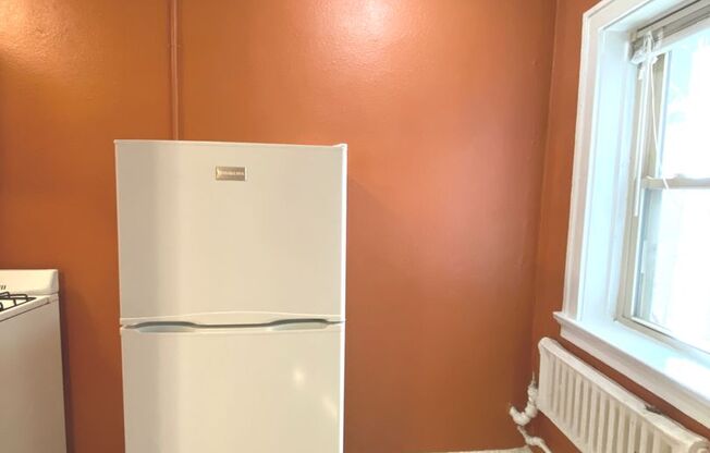 Studio, 1 bath, $825, Unit 05
