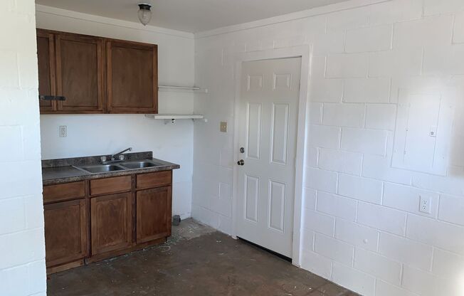 1 bed, 1 bath, 500 sqft, $650, Unit Admiral4