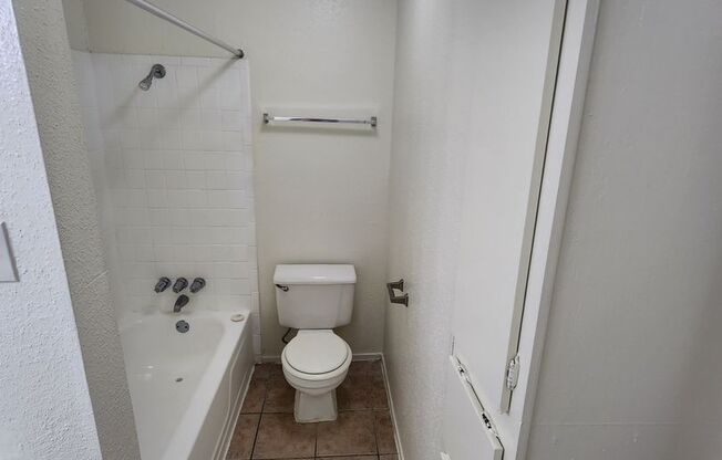 2 beds, 2 baths, 960 sqft, $1,500, Unit LAW15-208
