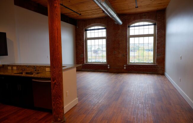 Studio, 1 bath, 827 sqft, $1,725, Unit 338