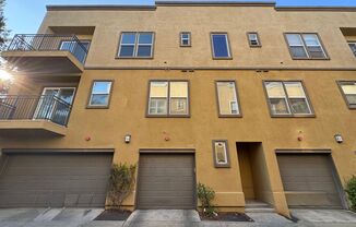 Beautiful 3 Bd/2Ba Spacious Home in Fullerton w/AC and Ample Community Amenities!