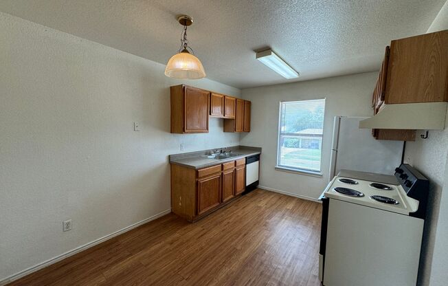 2 beds, 1 bath, $650