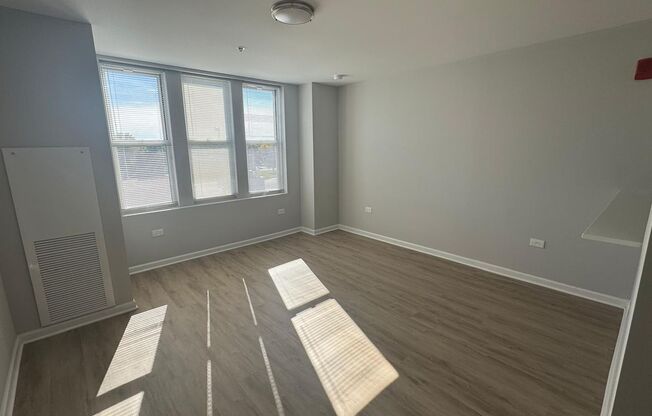 1 bed, 1 bath, 550 sqft, $1,300, Unit 402