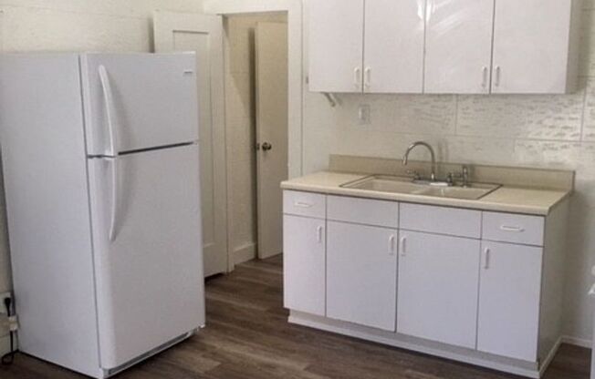 ADAMS AVENUE APARTMENTS