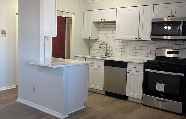 2 beds, 1 bath, $1,625, Unit 1400-08