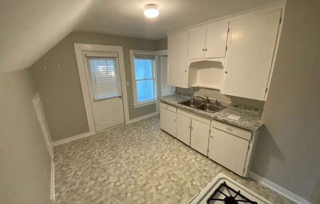 2 beds, 1 bath, 950 sqft, $1,095, Unit 2