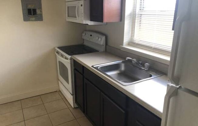 1 bed, 1 bath, $850, Unit 2405APA