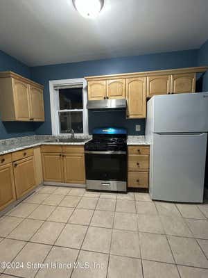 3 beds, 1 bath, 1,000 sqft, $2,950