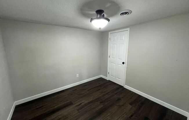 3 beds, 1 bath, $1,295