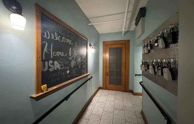 2 beds, 2 baths, 2,000 sqft, $4,550, Unit 600 Broadway Ave NW - Unit 601 A