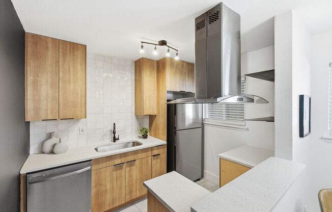 Cresthaus Apartments