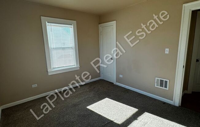 3 beds, 1 bath, $1,200