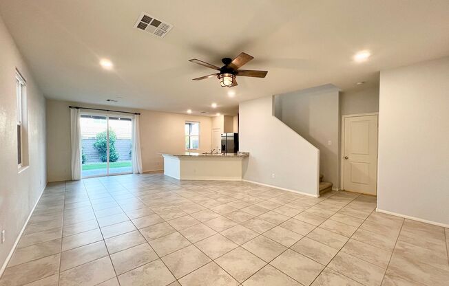 Gorgeous 4BD/3BA home w/ loft in Tule Springs!