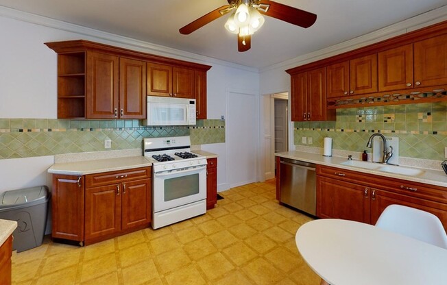 4 beds, 1 bath, $4,000, Unit 1