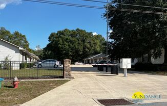 Gated Community, 2 Bedroom unit in Crestview!