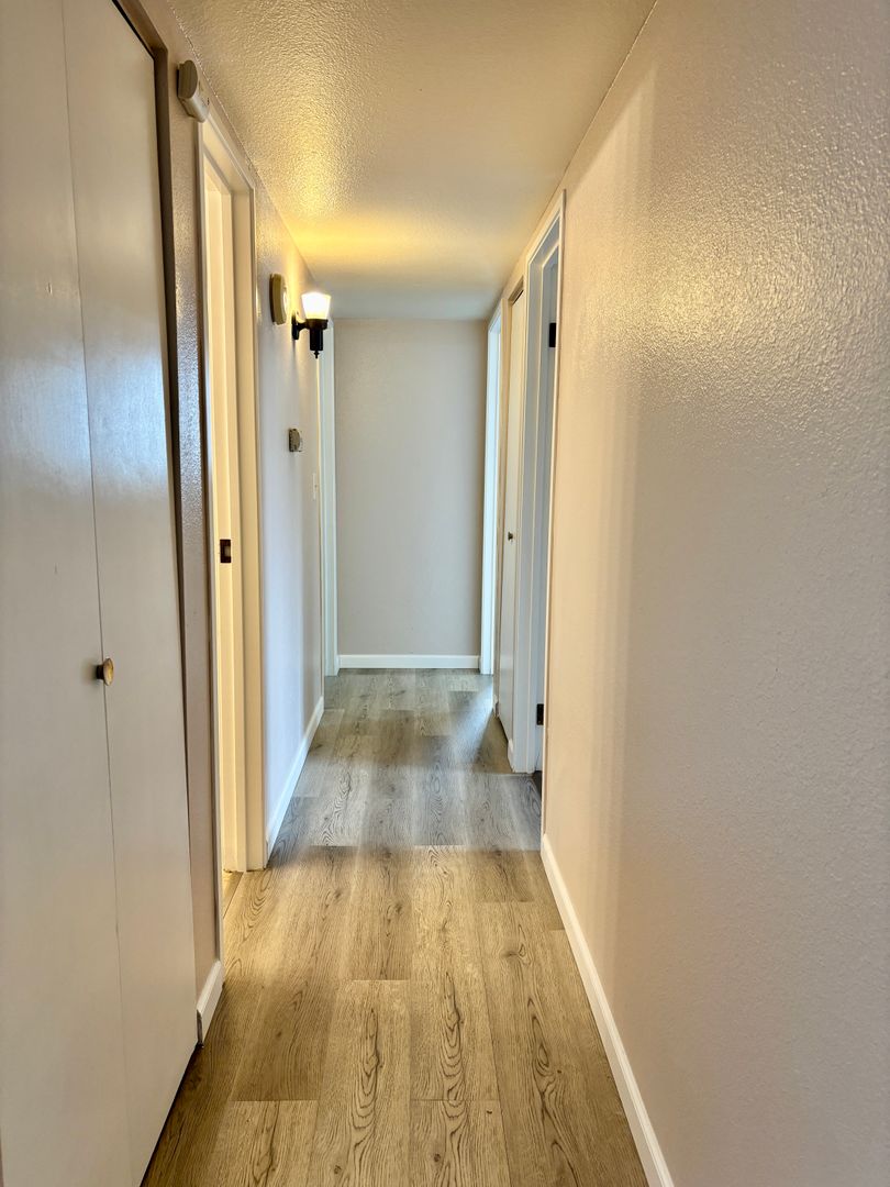 Updated 2 Bed/2 Bath Aurora Condo – Fireplace, Washer/Dryer, Community Perks!
