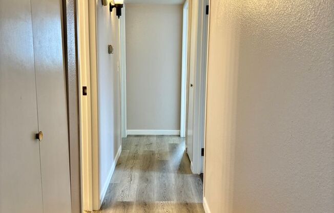 Updated 2 Bed/2 Bath Aurora Condo – Fireplace, Washer/Dryer, Community Perks!