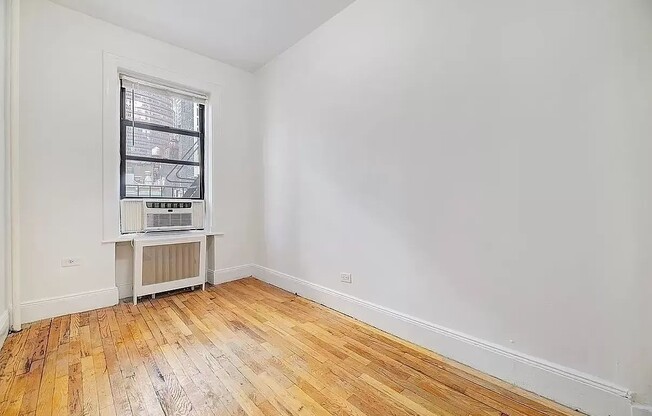301 E 53 ST