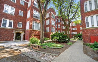 6565 N. Lakewood – Renovated Rogers Park Apartments